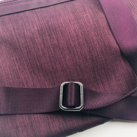 Lululemon all day Crossbody Bag Bordeaux New - Picture 5 of 5